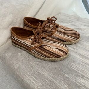 -UGG- heart kai brown/tan‎ serape pattern fabric lace up espadrilles kids size 2